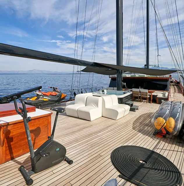 STELLA MARIS Bow deck