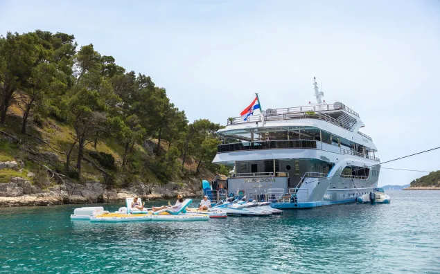 Why Chartering a Yacht in Croatia For a Week is Better Than Spending 7 Nights in a Hotel