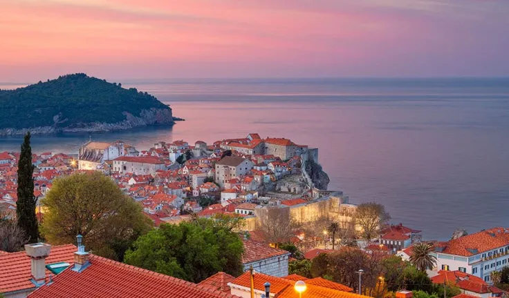 Dubrovnik-Croatia.-Beautiful-romantic-old-town-of-Dubrovnik-during-sunrise