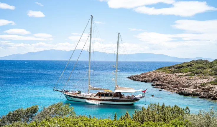 ESTRELLA DE MAR Anchored