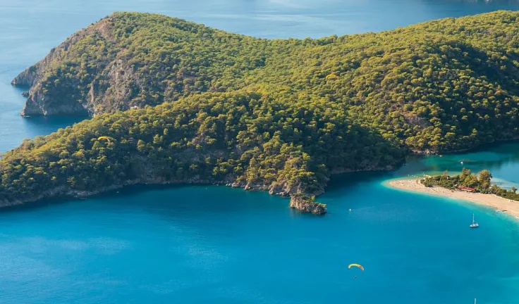 Oludeniz-lagoon-in-sea-landscape-view-of-beach-Turkey-3