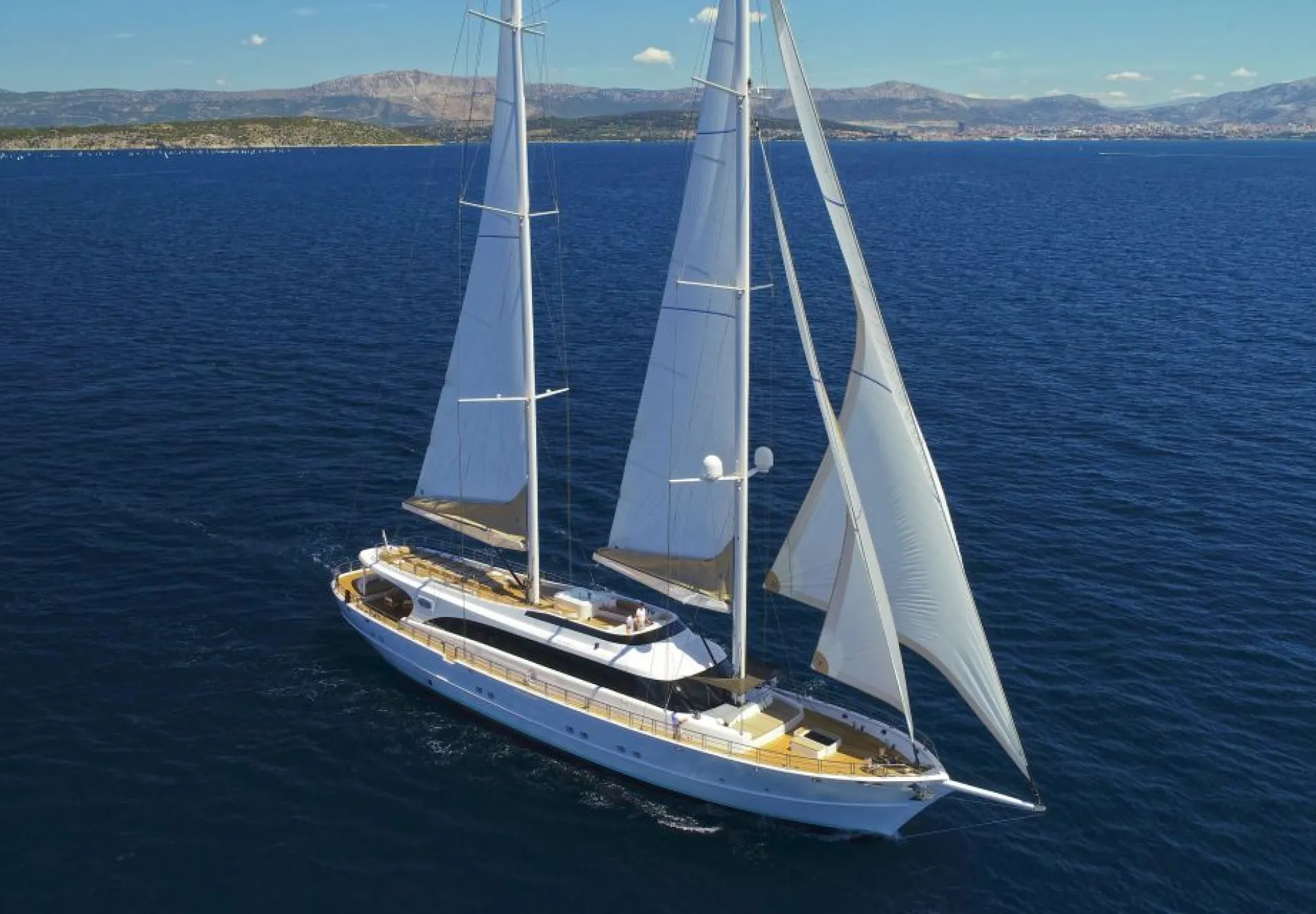 Luxury Sailing Yacht