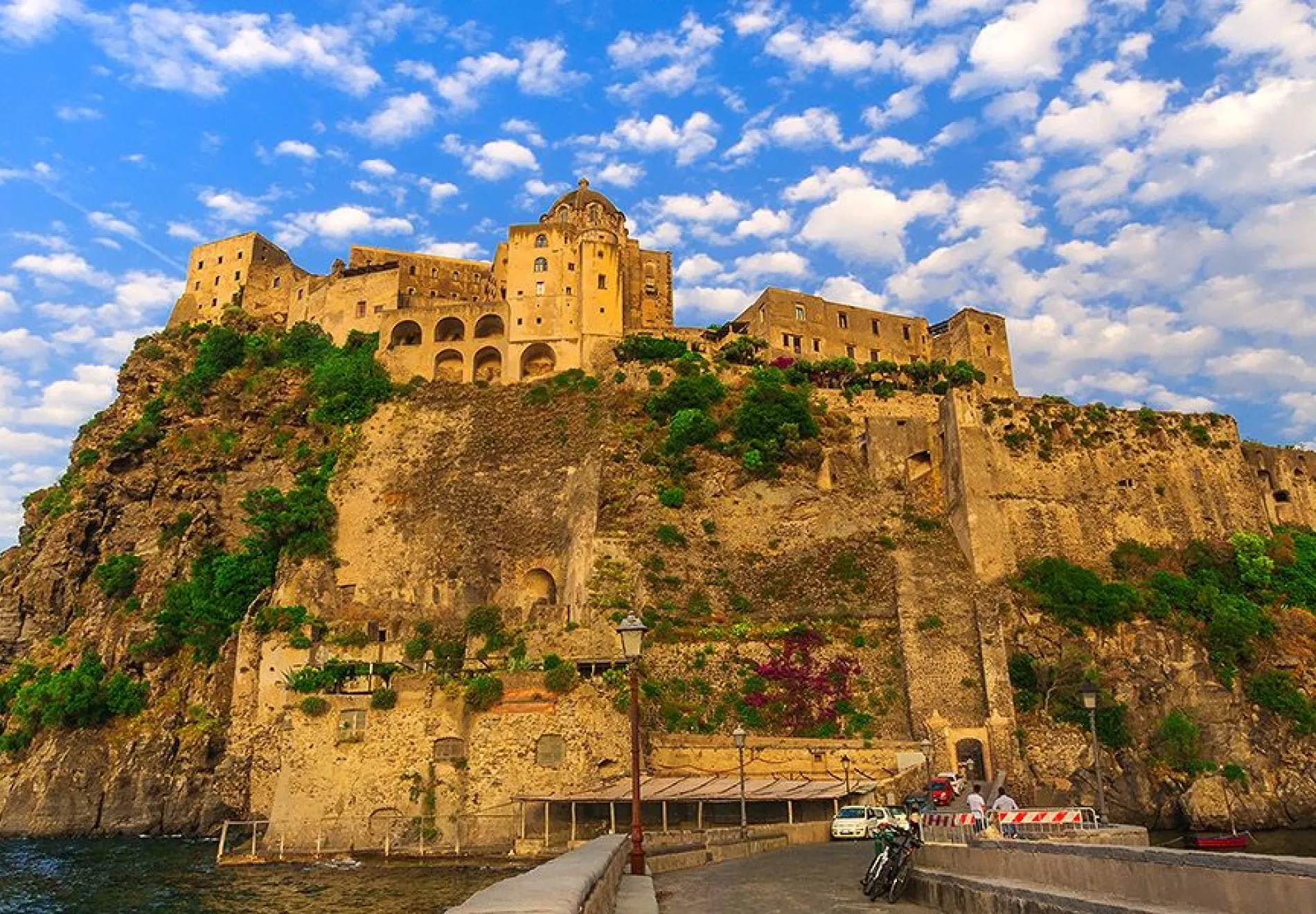 Beautifil-view-on-Aragonese-castle