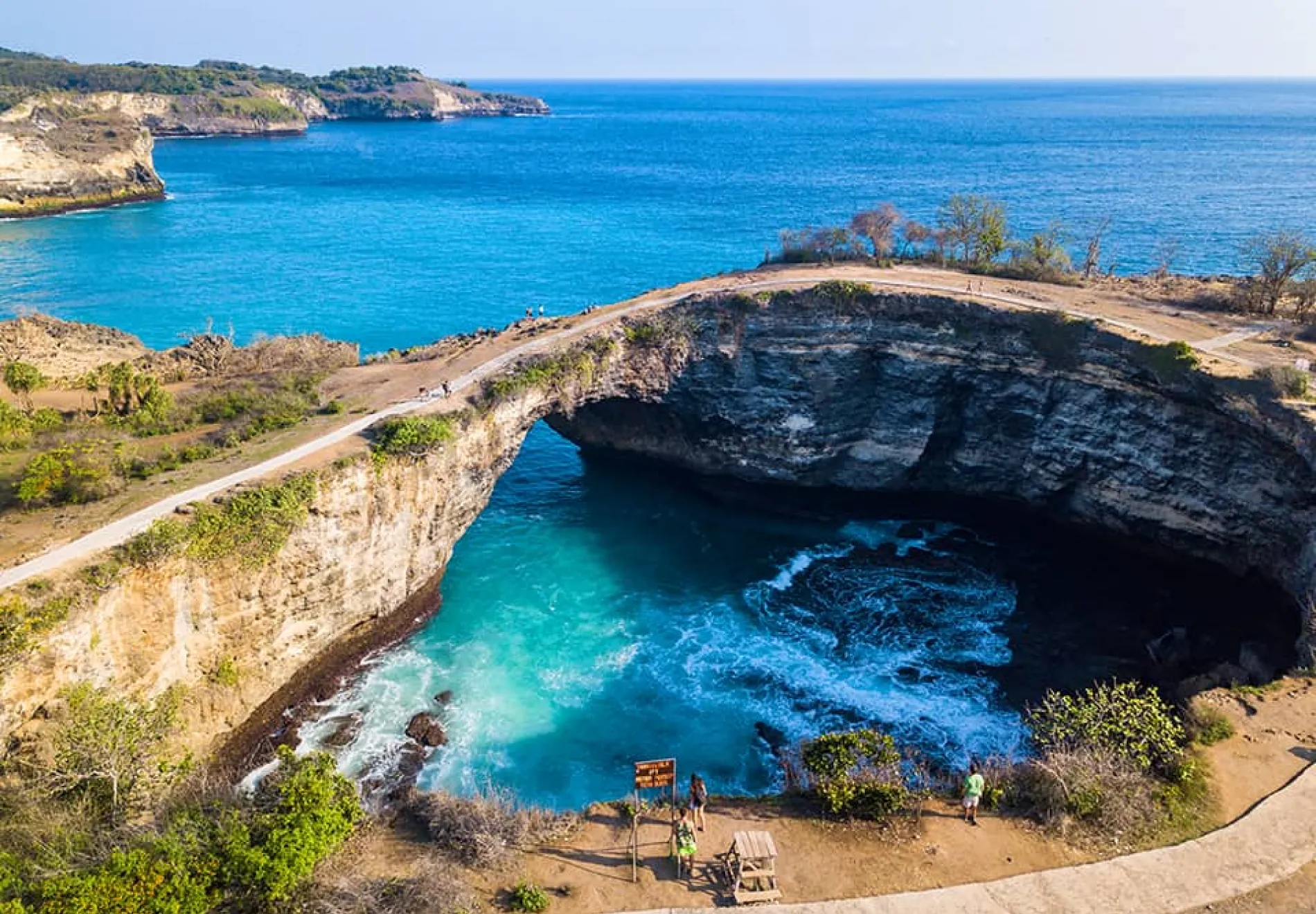 Beautiful-and-clear-aquamarine-water-at-Broken-Beach-in-Nusa-Penida-Indonesia