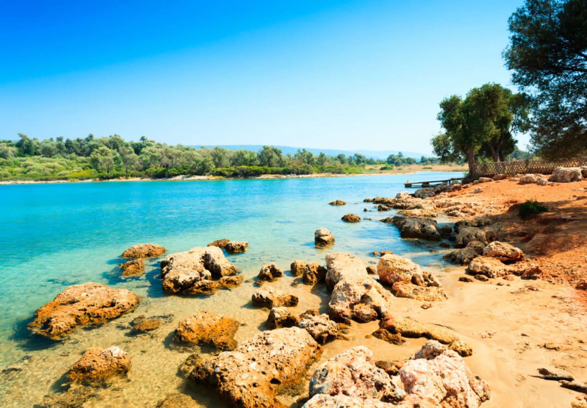 Coastal-landscape-on-Cleopatra