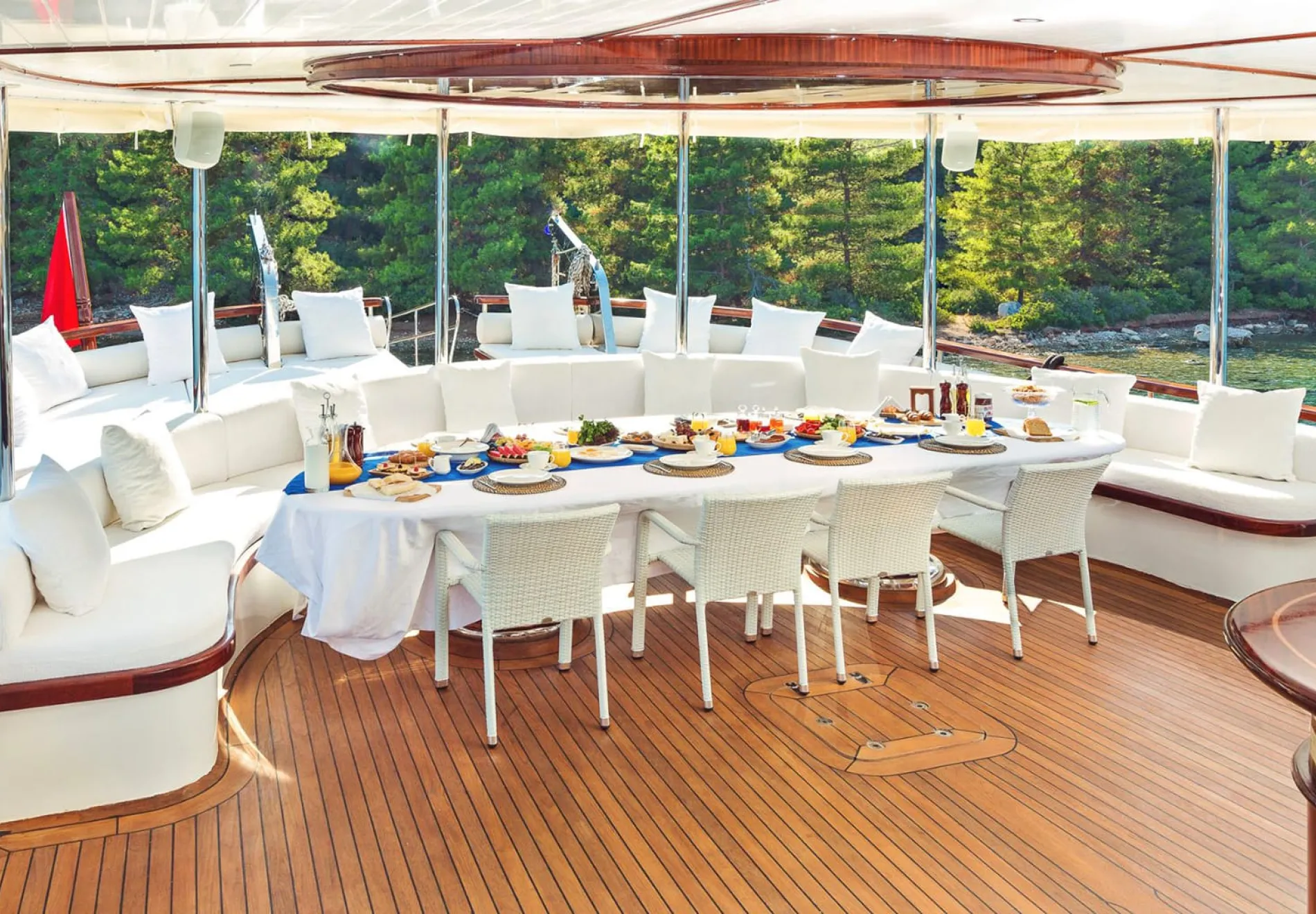 HALCON DEL MAR Dining area on Aft deck