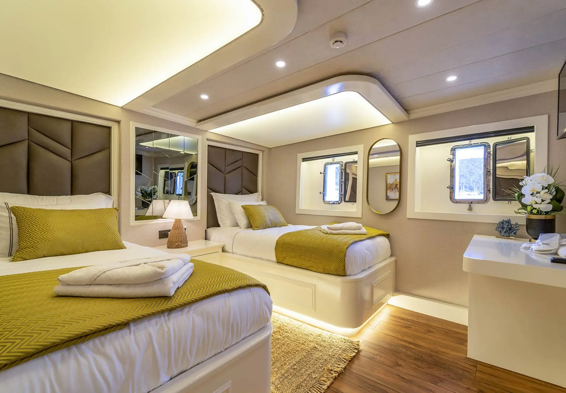 QUEEN OF MAKRI Twin cabin