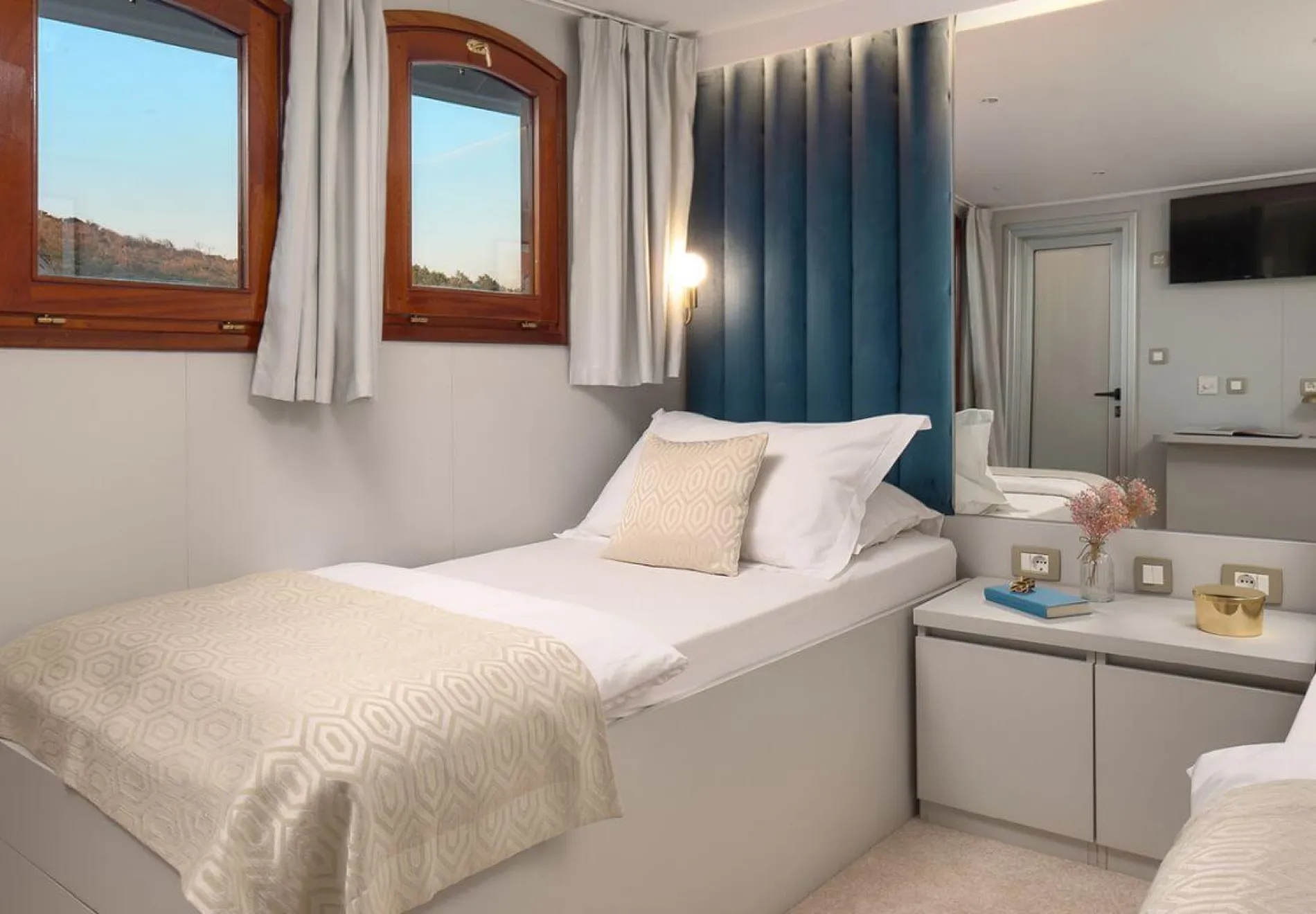 Croatia yacht charter - Bellezza twin room