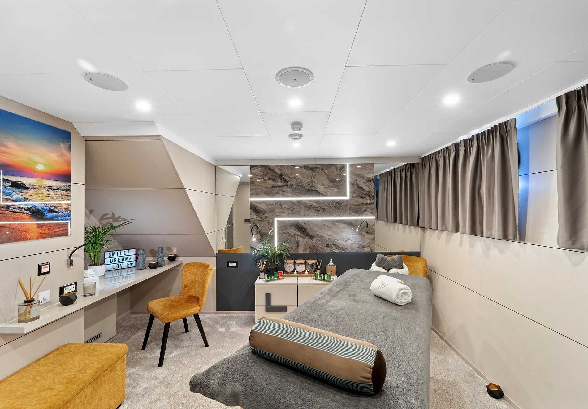 DS Yacht Freedom – Massage Room