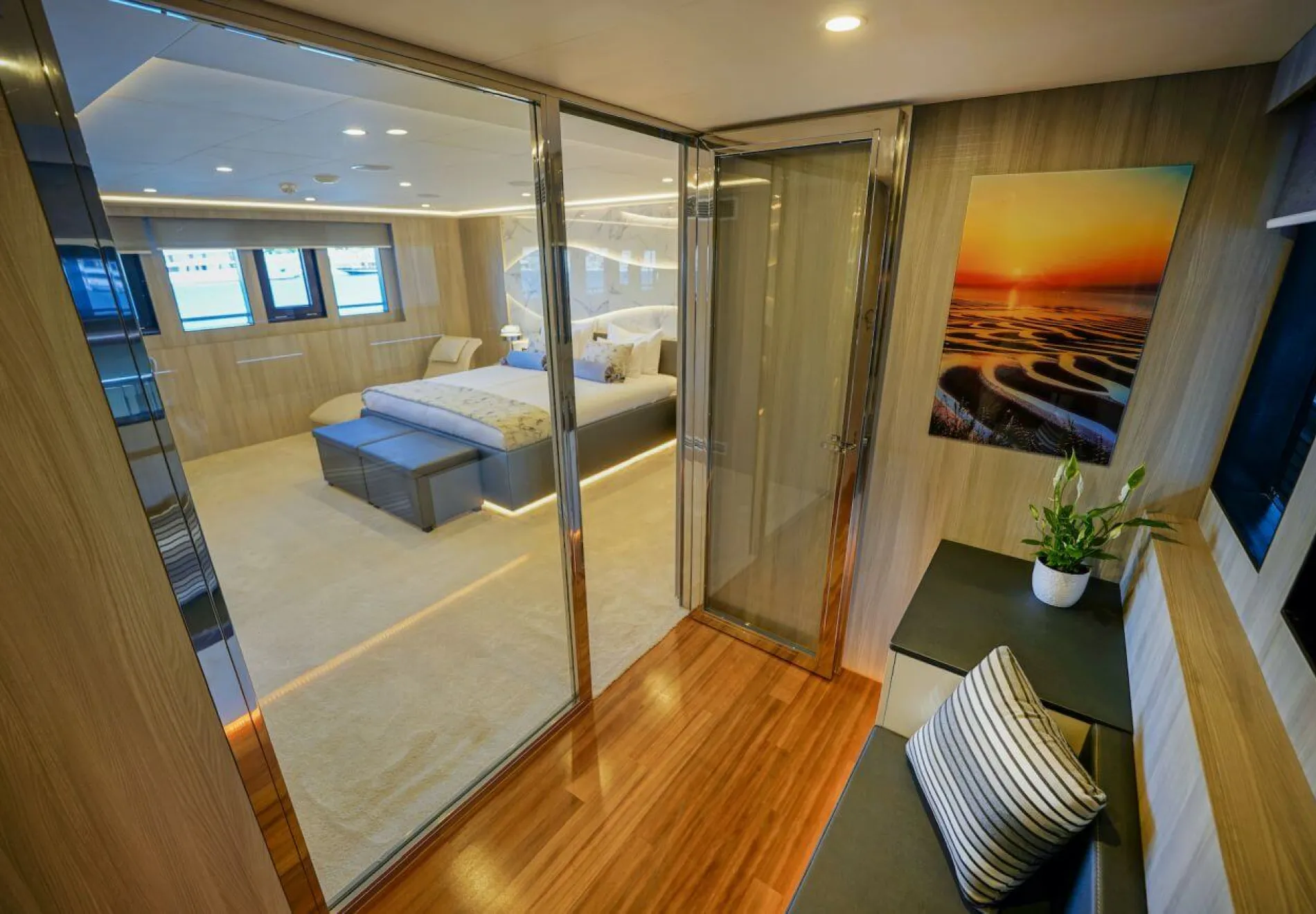 Freedom master cabin