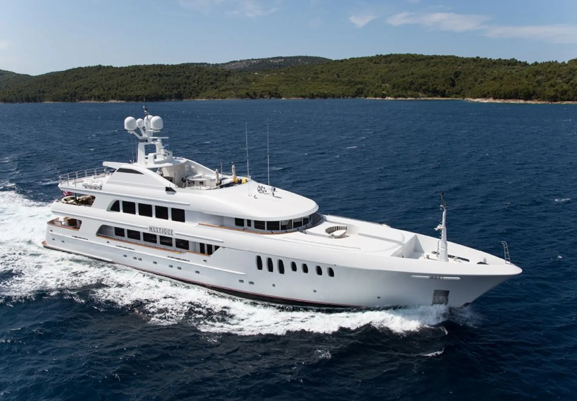 Luxury Yacht Rent