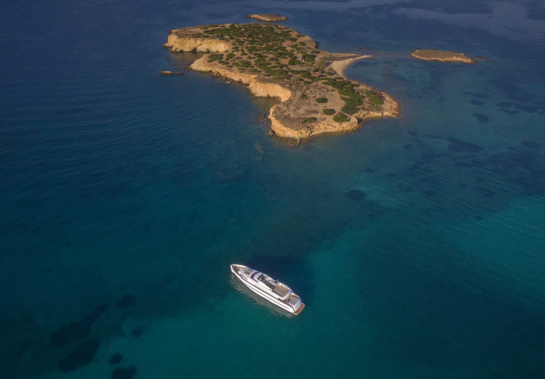 The Best Time for Island-Hopping in Greece