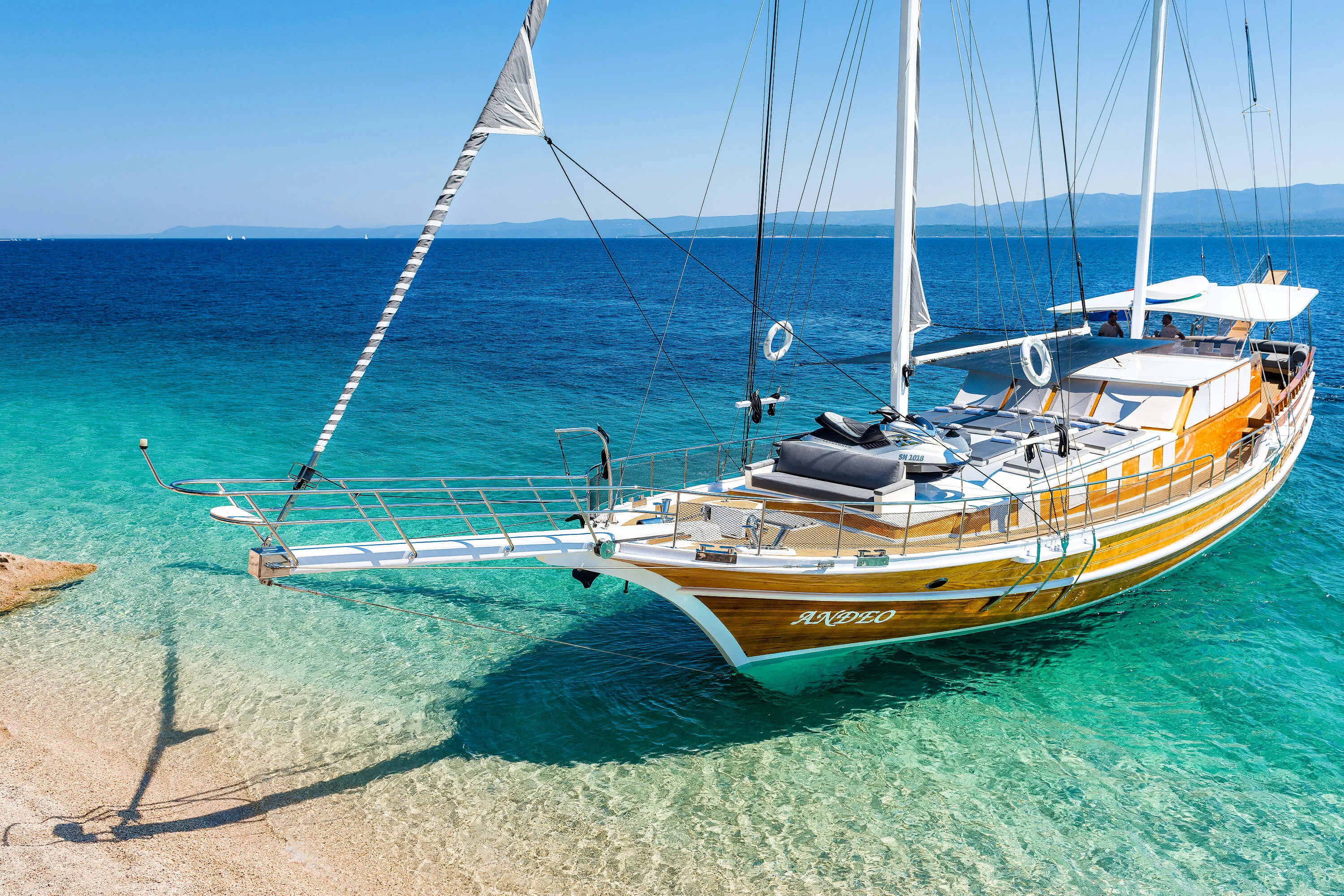 Anđeo anchoring on bay