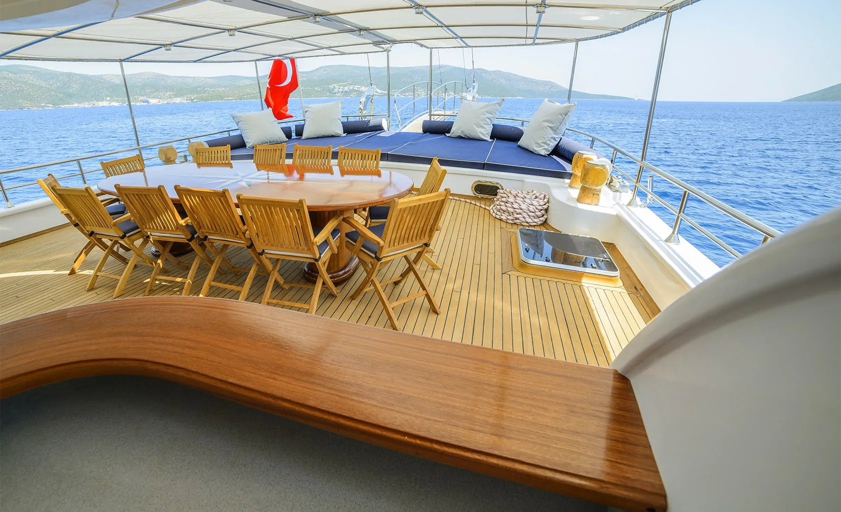 BELLA MARE Aft deck