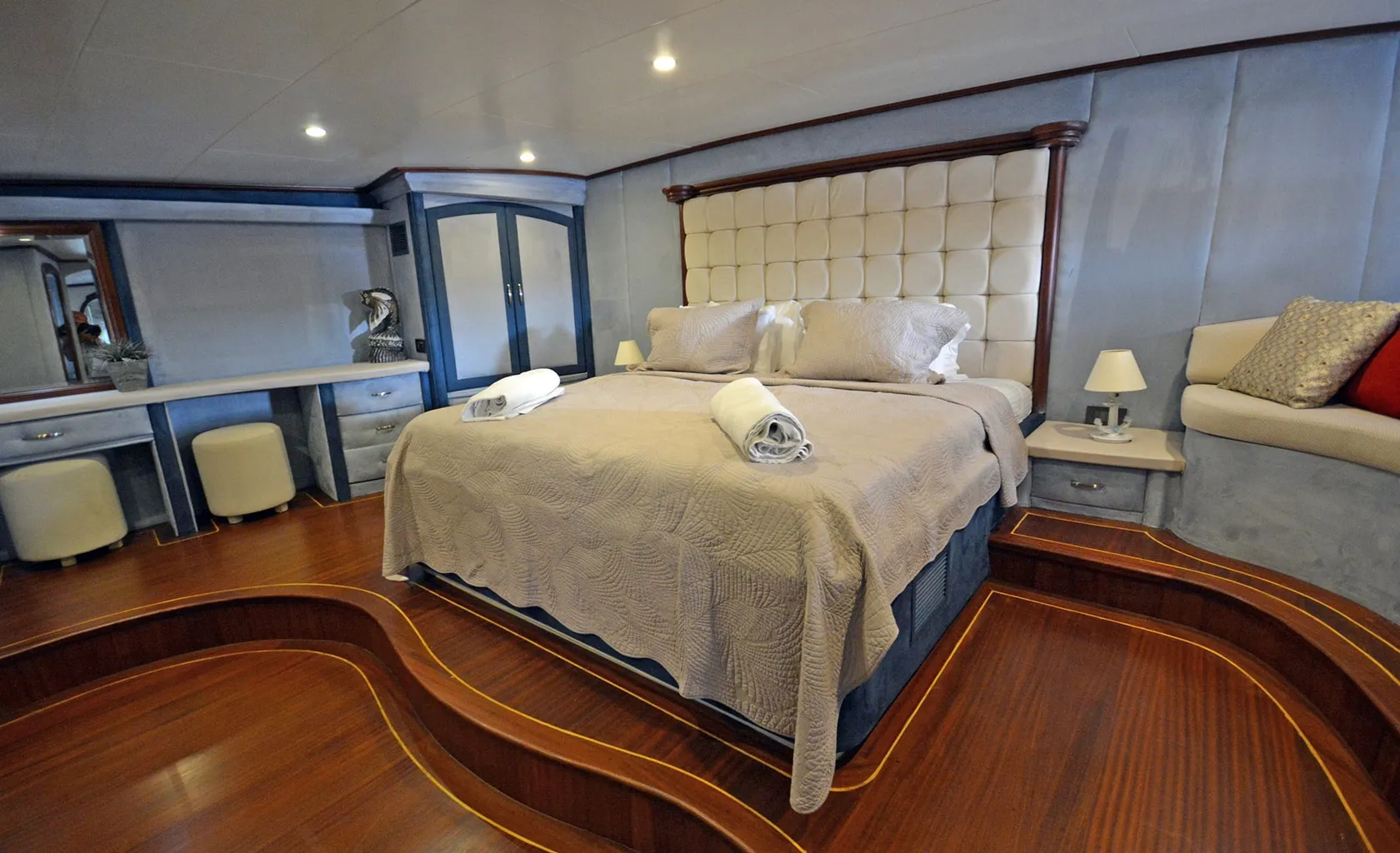 BELLA MARE Master cabin