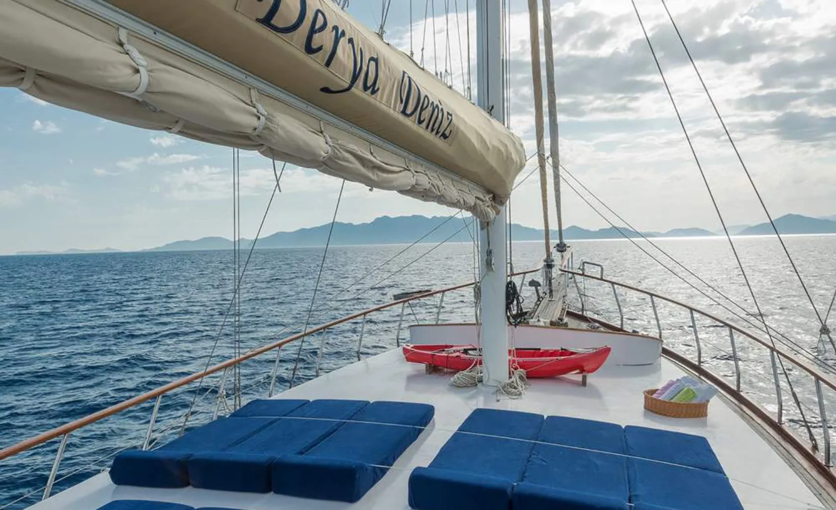 DERYA DENIZ Sun deck