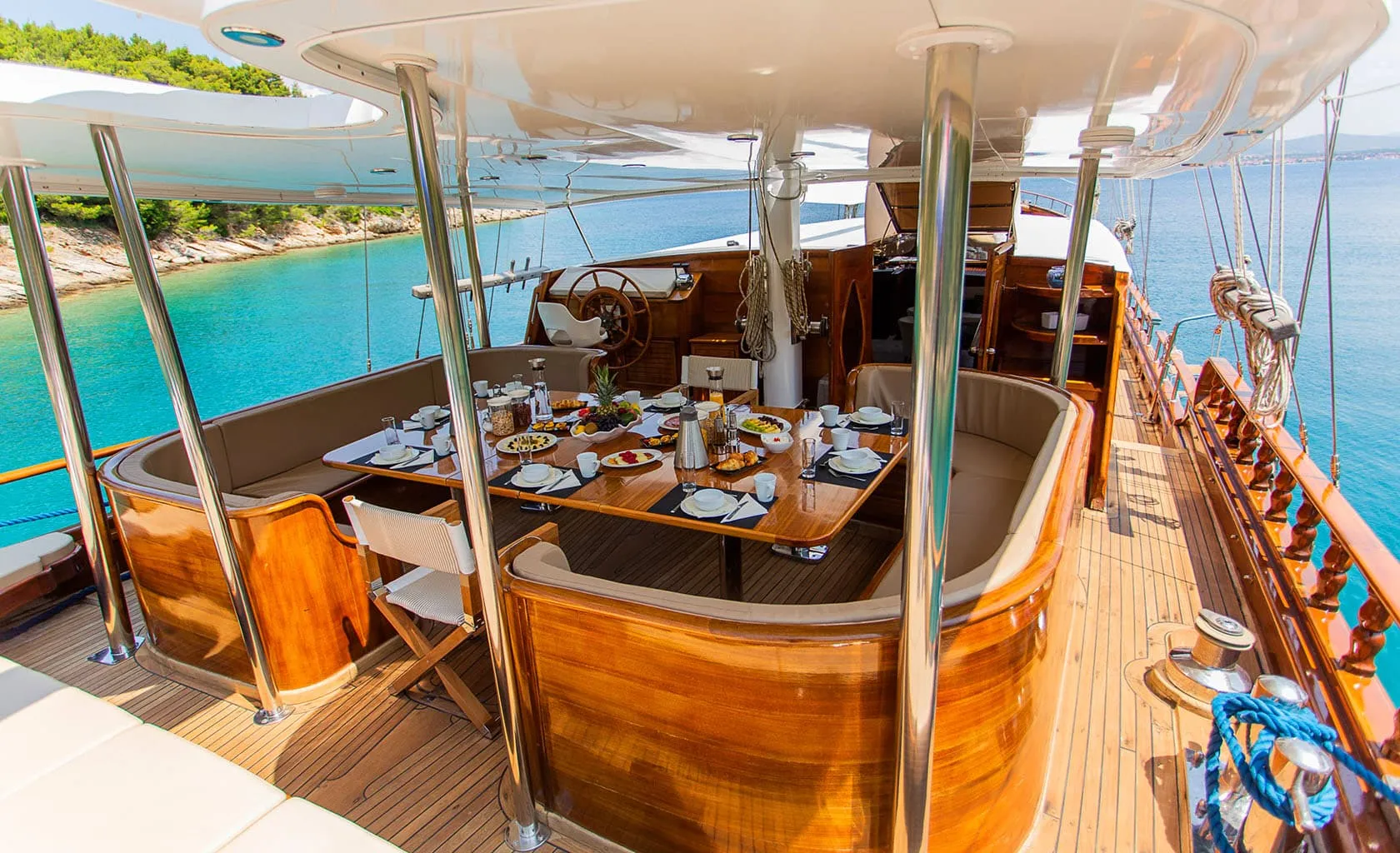 DOLCE VITA Aft deck