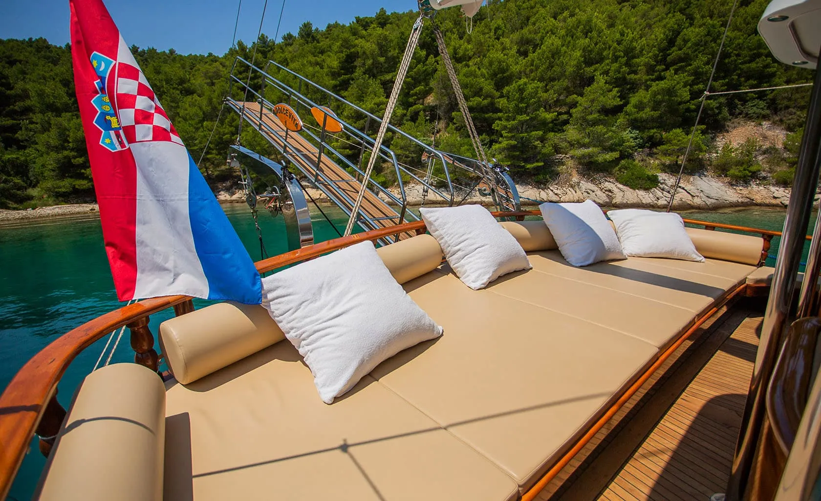 DOLCE VITA Aft deck