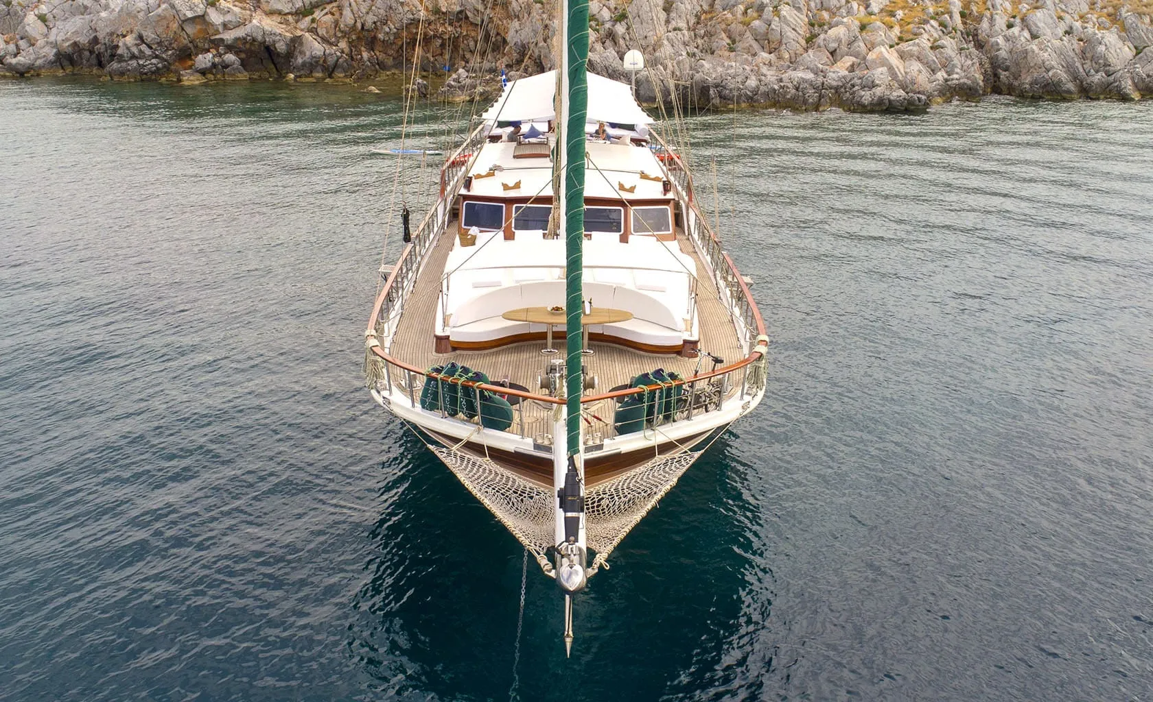 ECCE NAVIGO Anchored