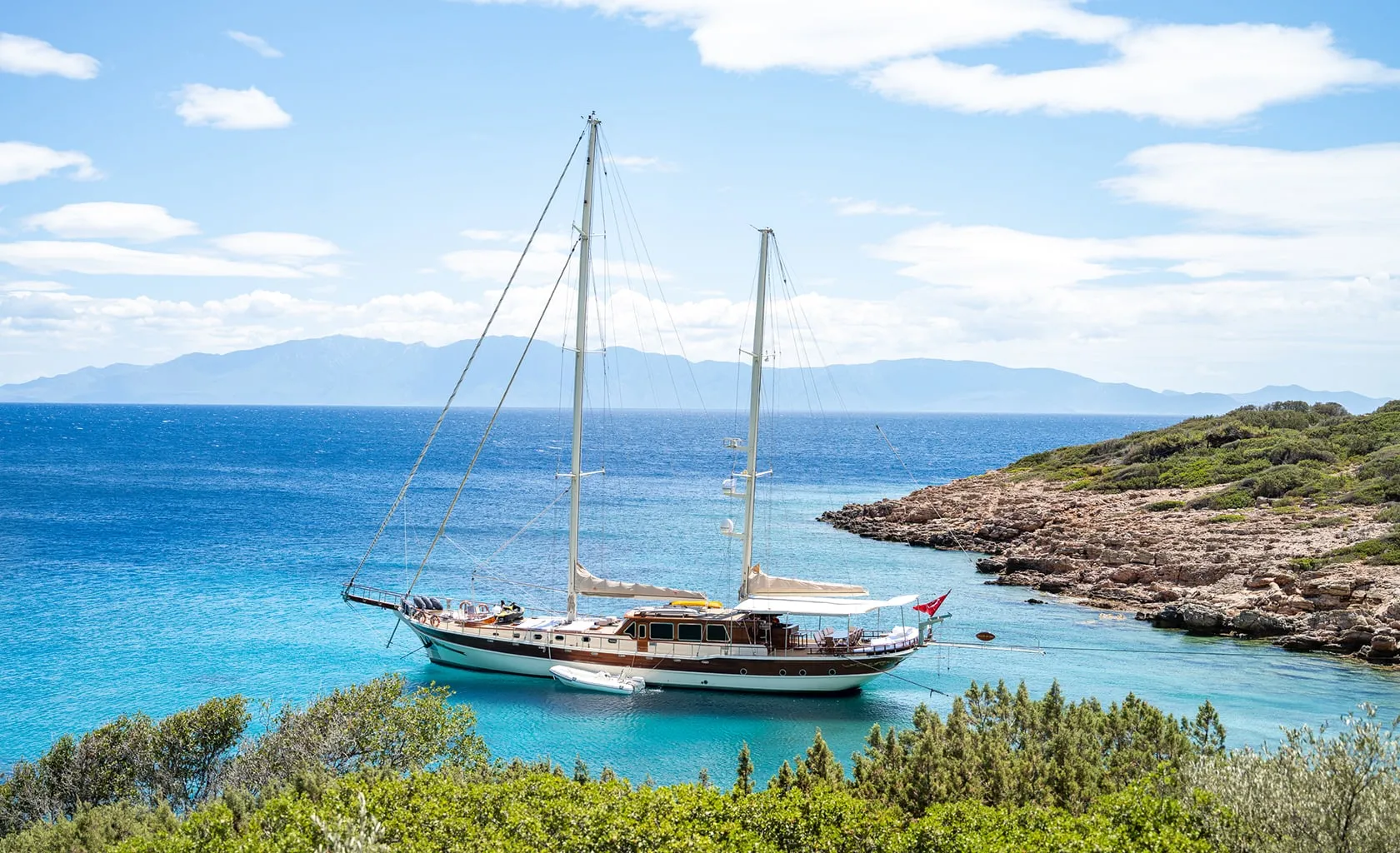 ESTRELLA DE MAR Anchored