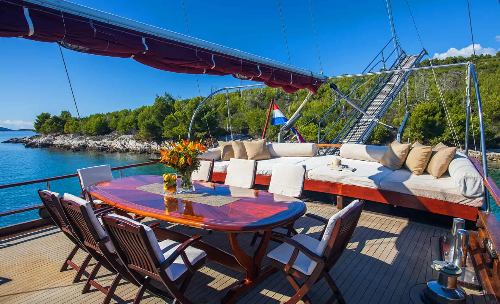 NOSTRA VITA Aft deck