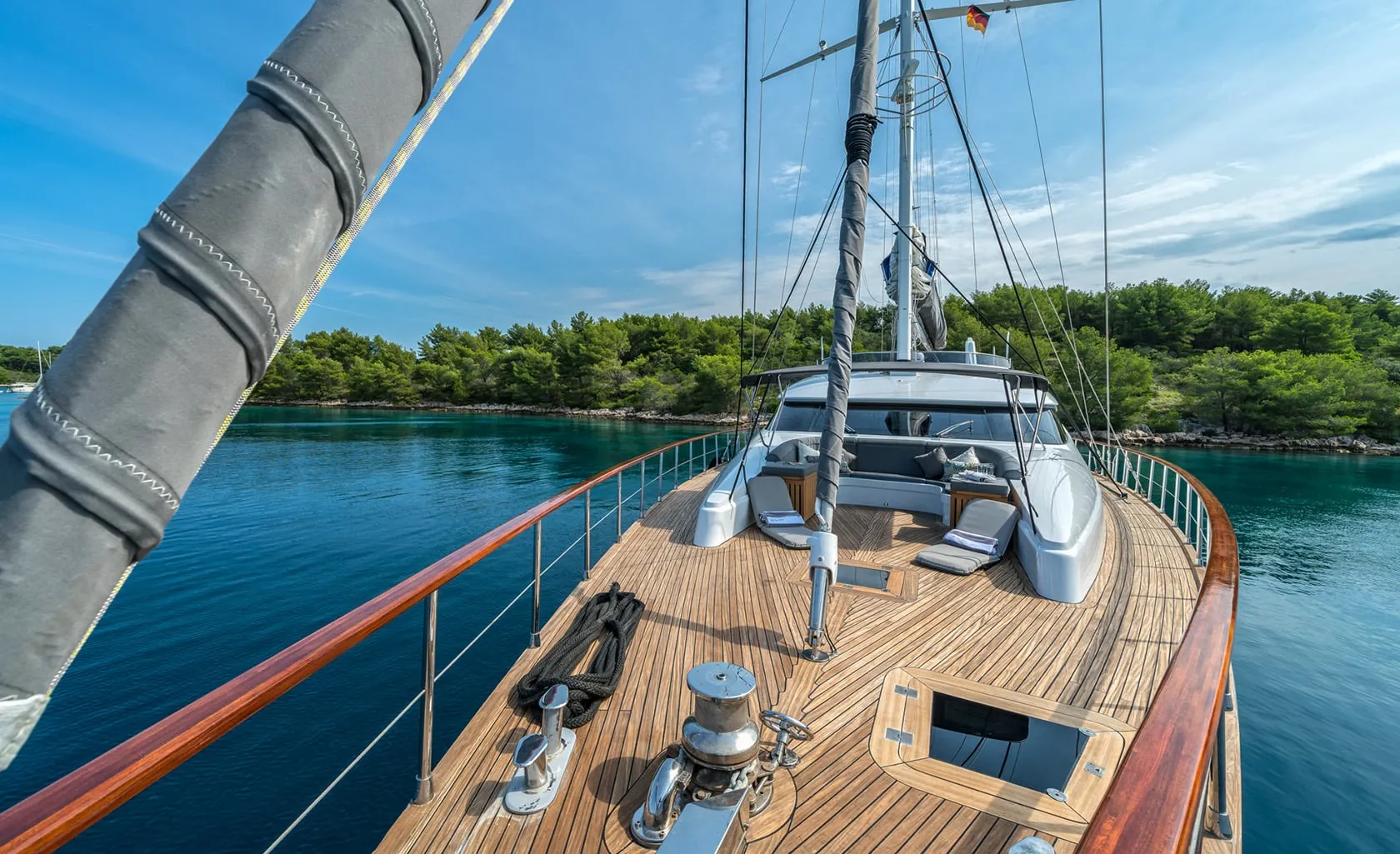 SAN LIMI Bow deck