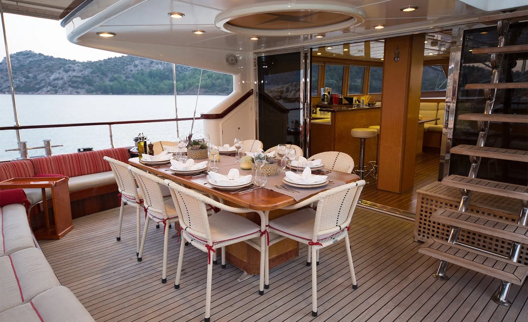 SERENITY 86 Aft deck