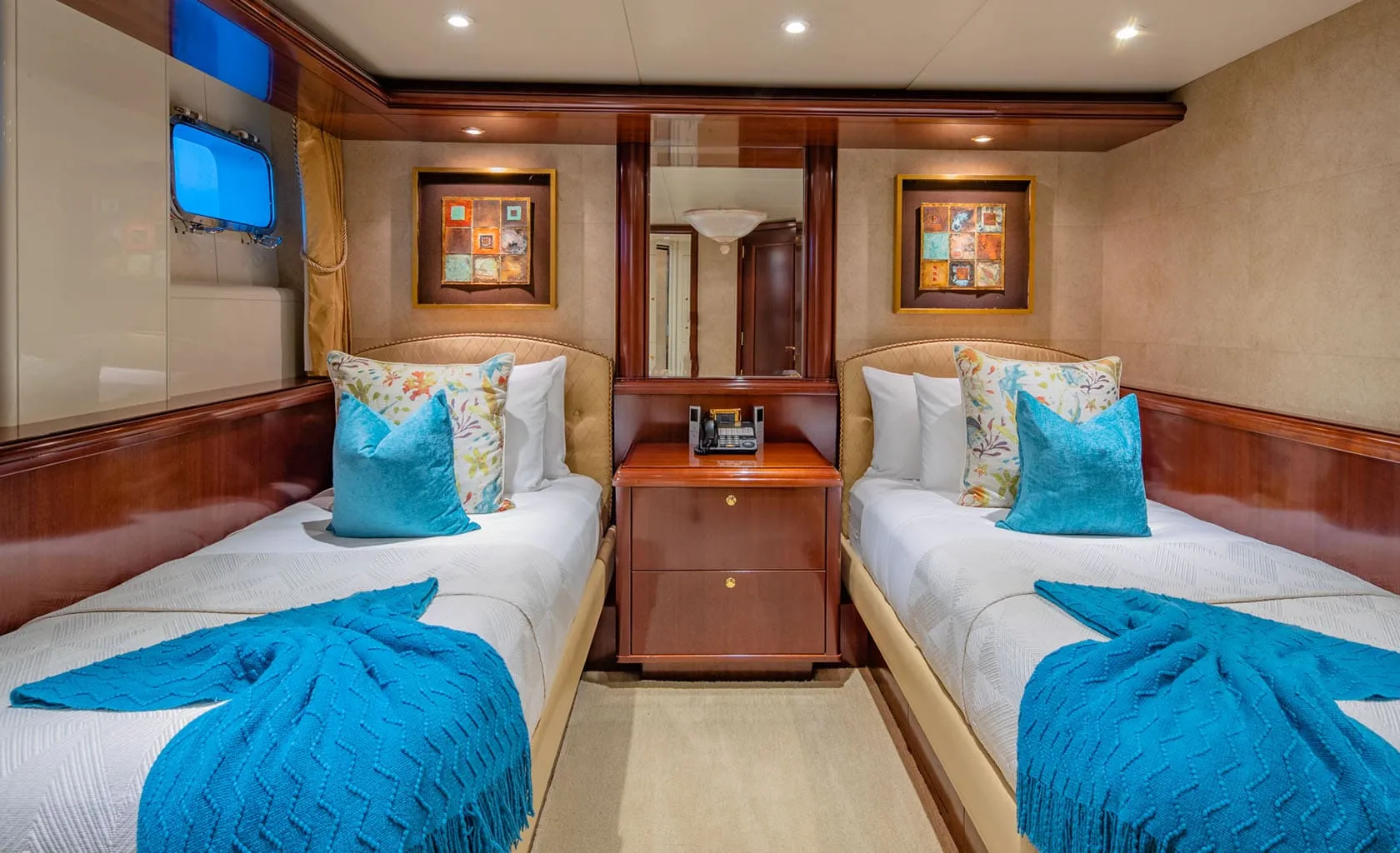 STAR SHIP Twin cabin