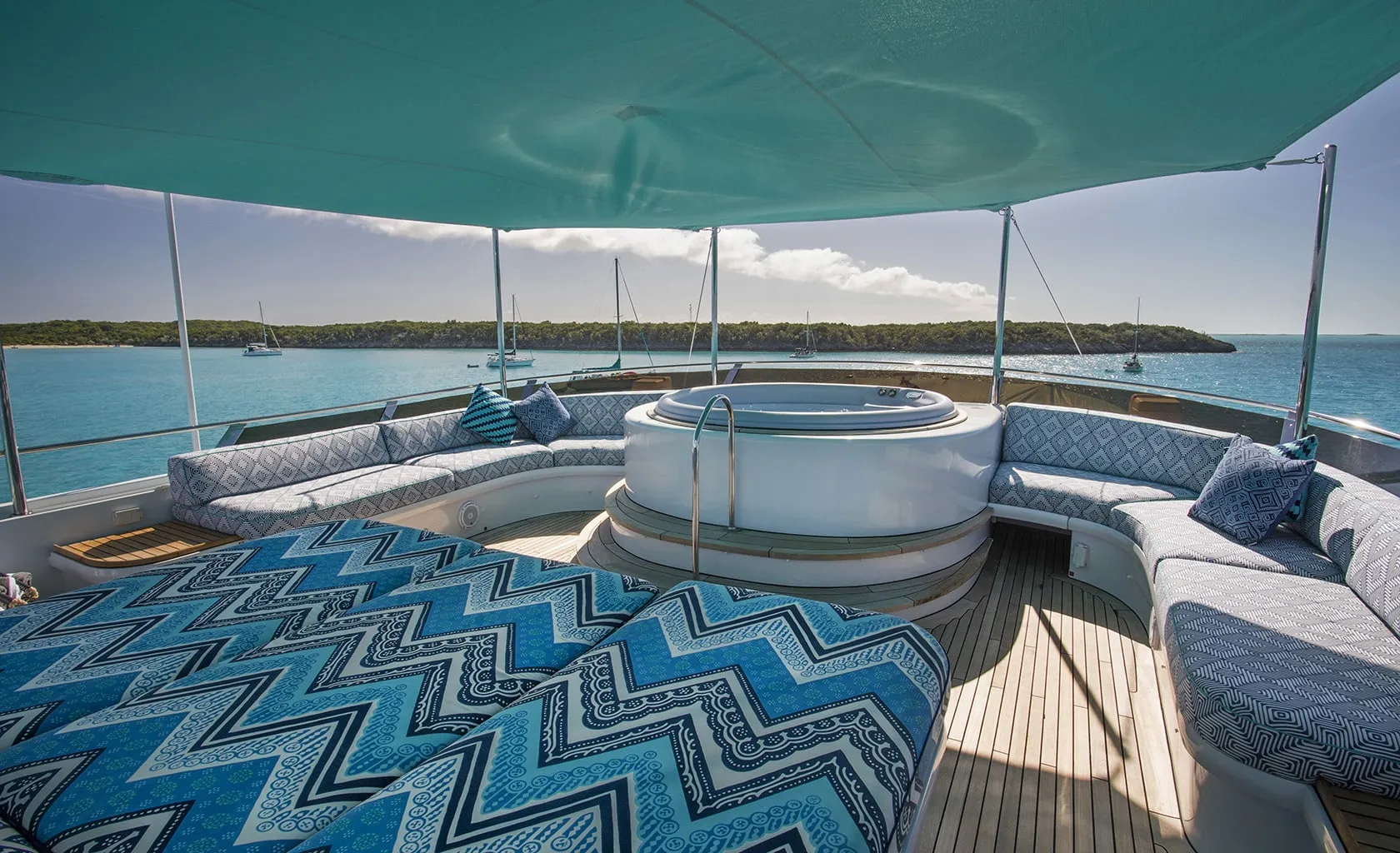 SWEET ESCAPE Jacuzzi on Flybridge