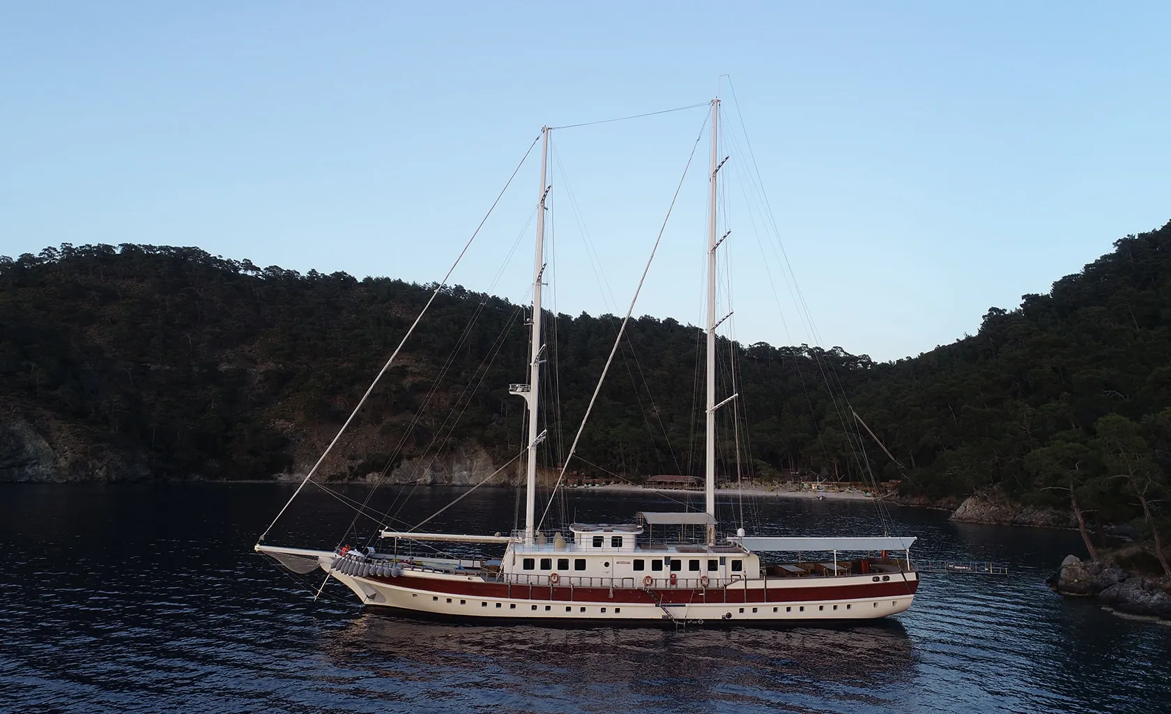 TERSANE 8 Anchored