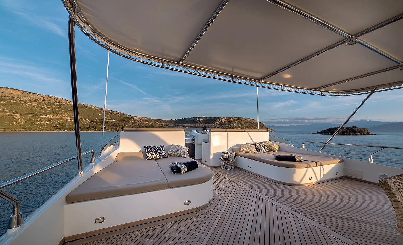 AQUILA Flybridge