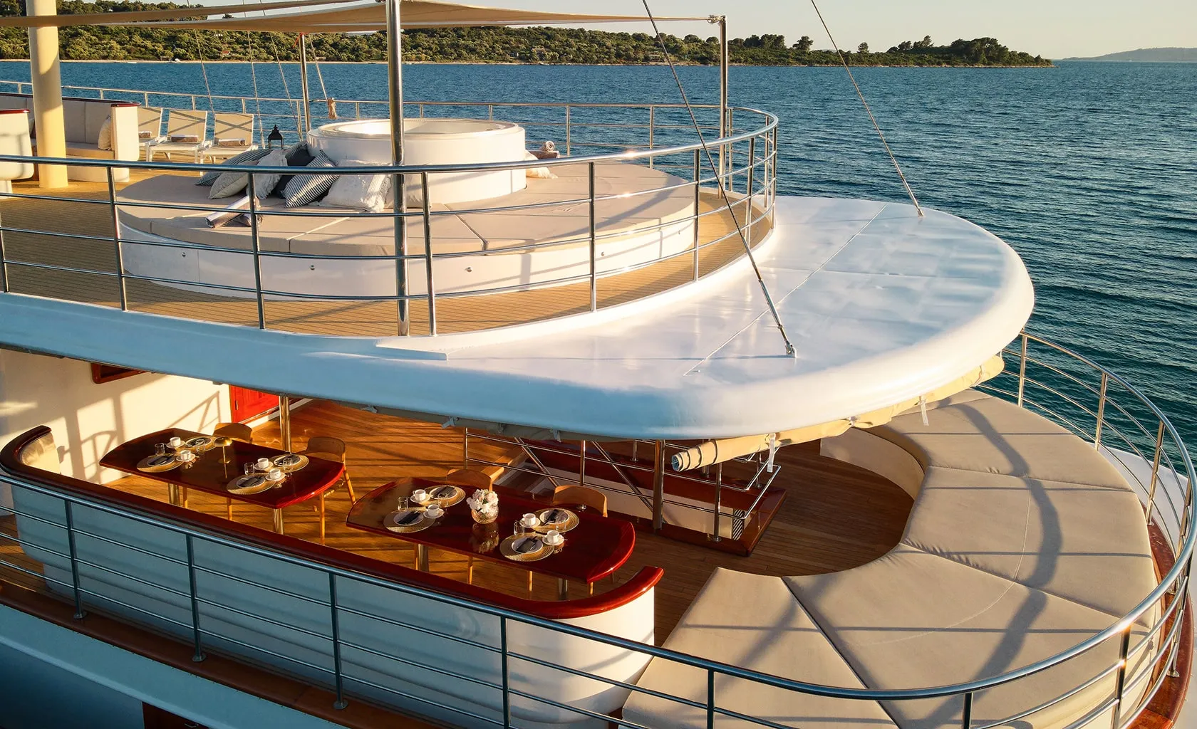 BELLEZZA Aft deck