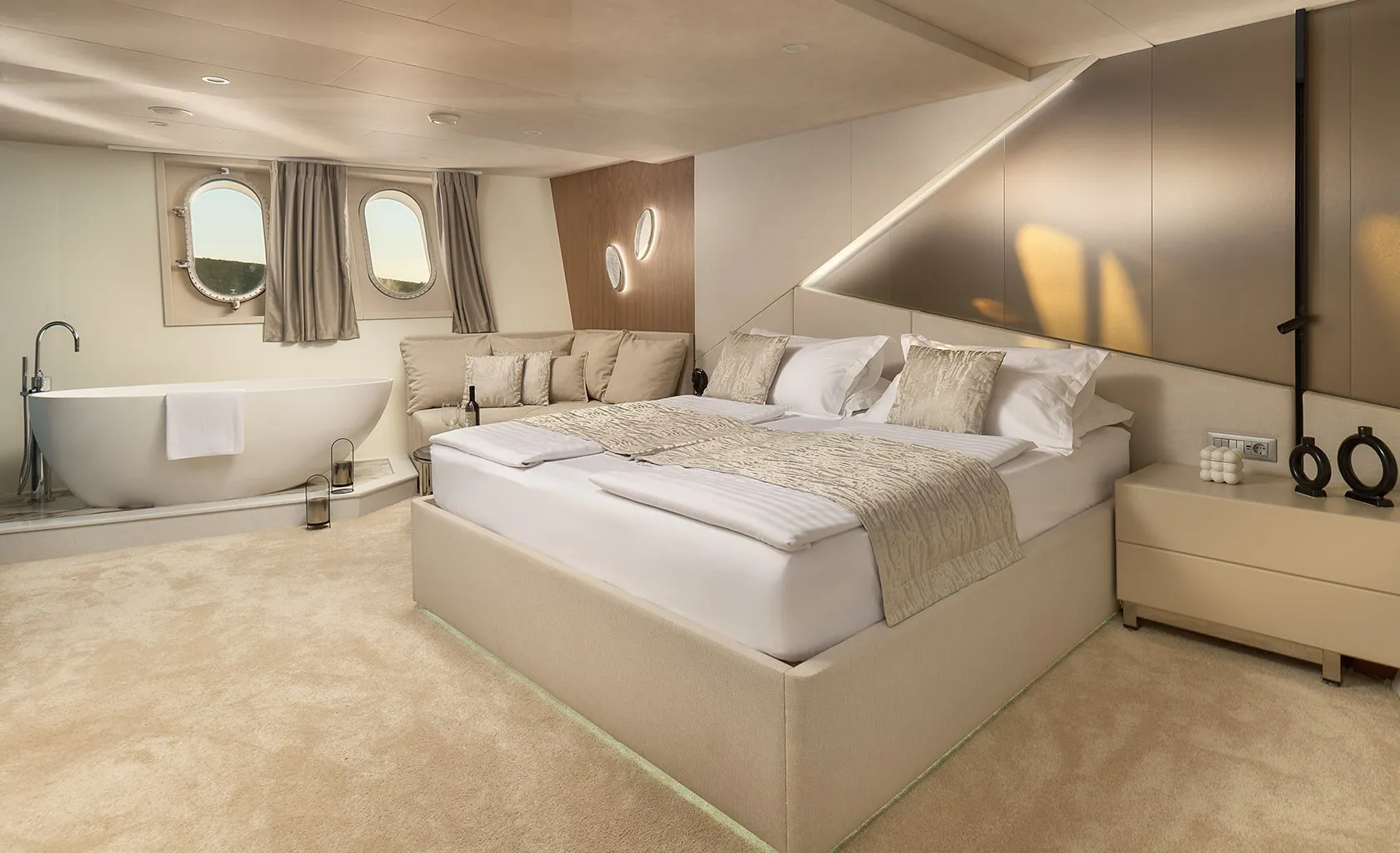 CRISTAL Master cabin