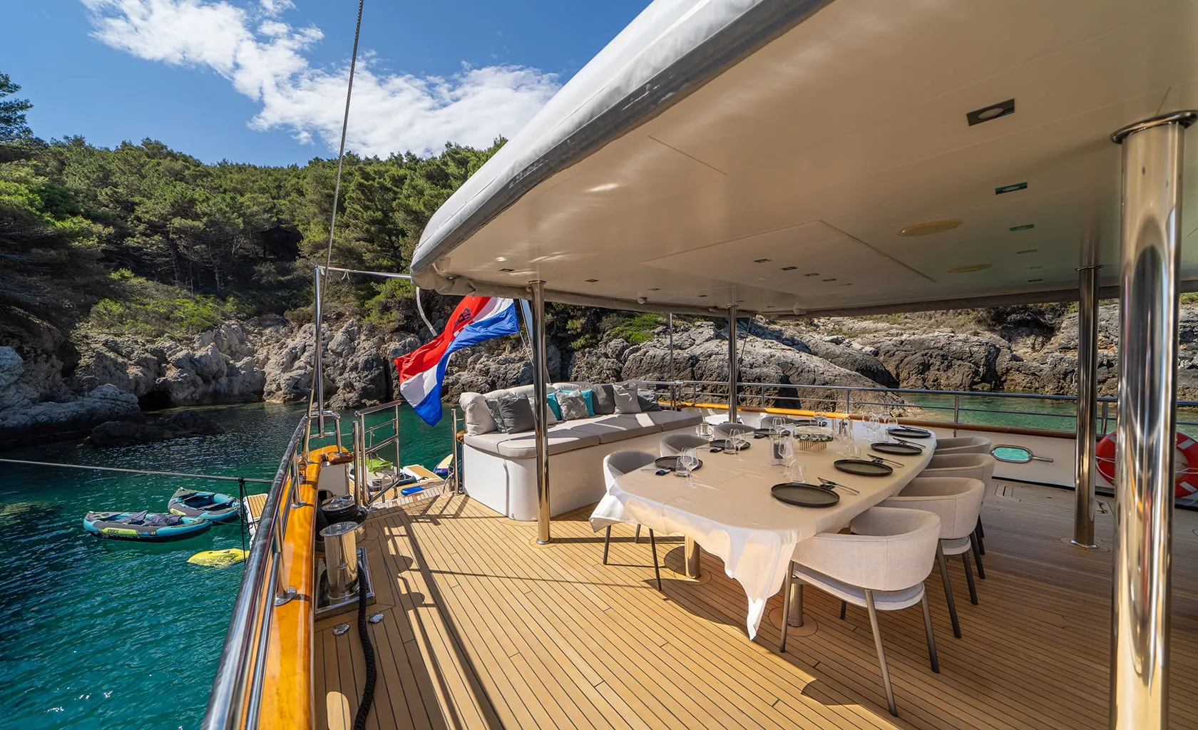 DALMATINO Aft deck