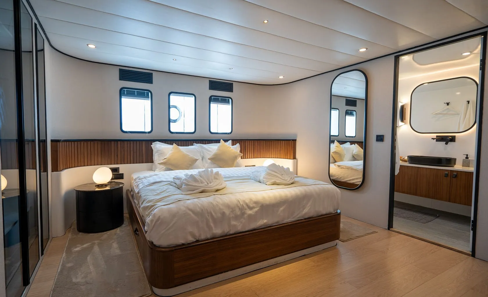 DE LOVE Master cabin