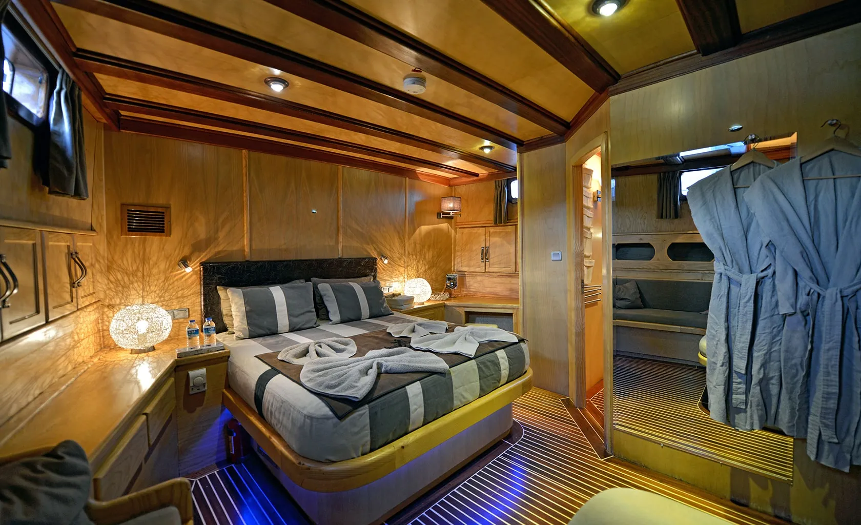 DERRIN DENIZ Master cabin