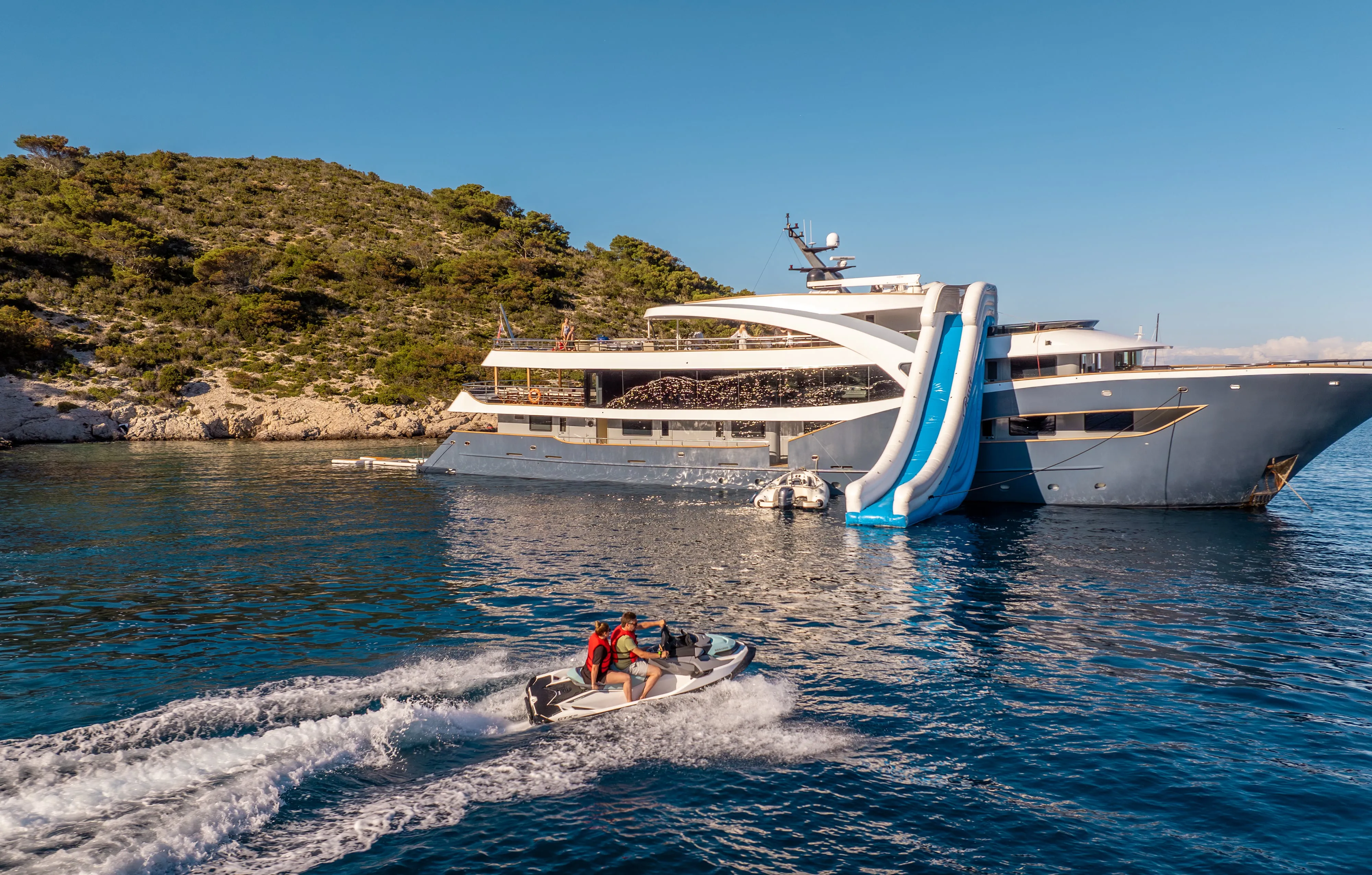 Discover the Best DS Yachts With Most Exciting Water Toys