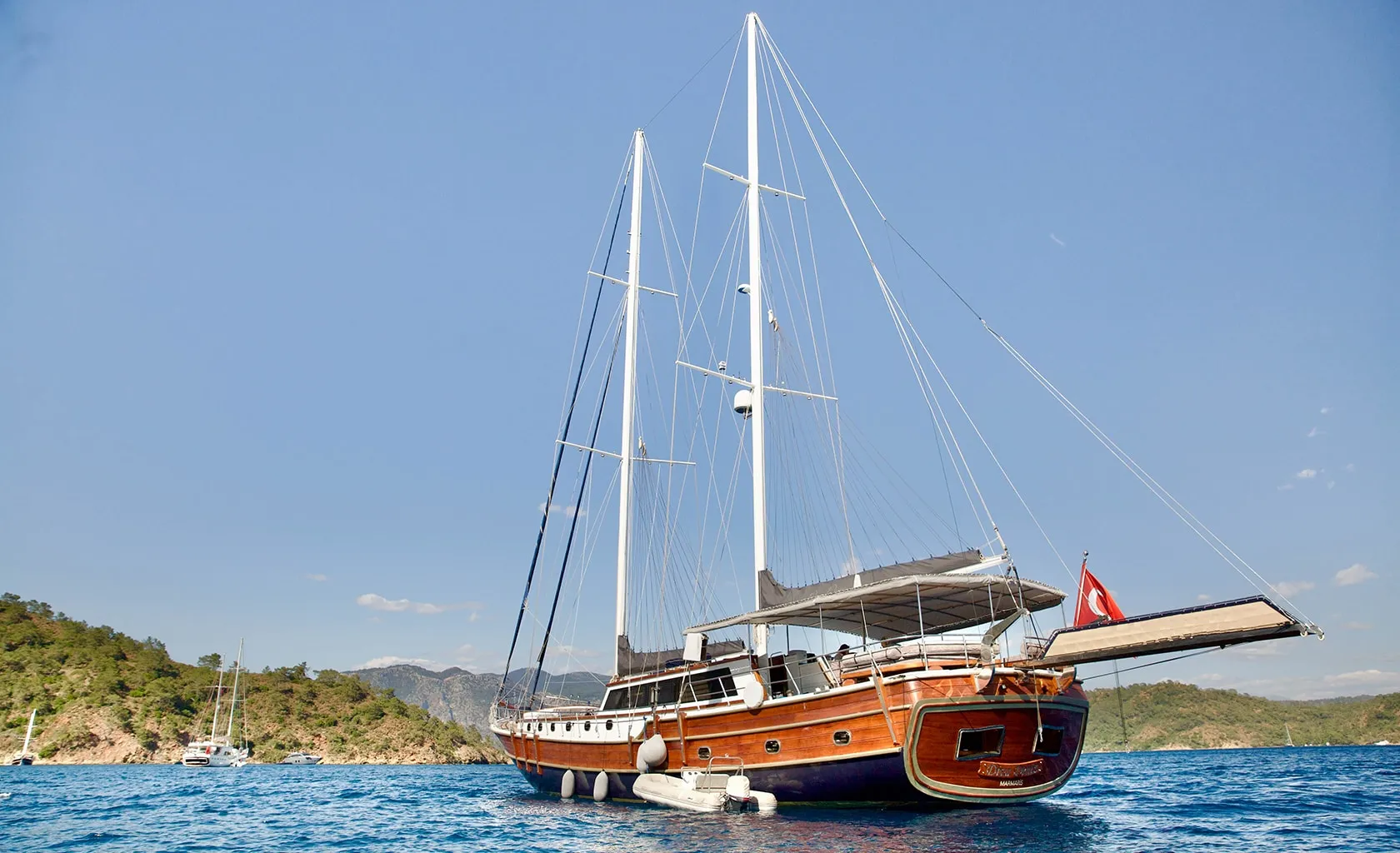 DIVA DENIZ Anchored