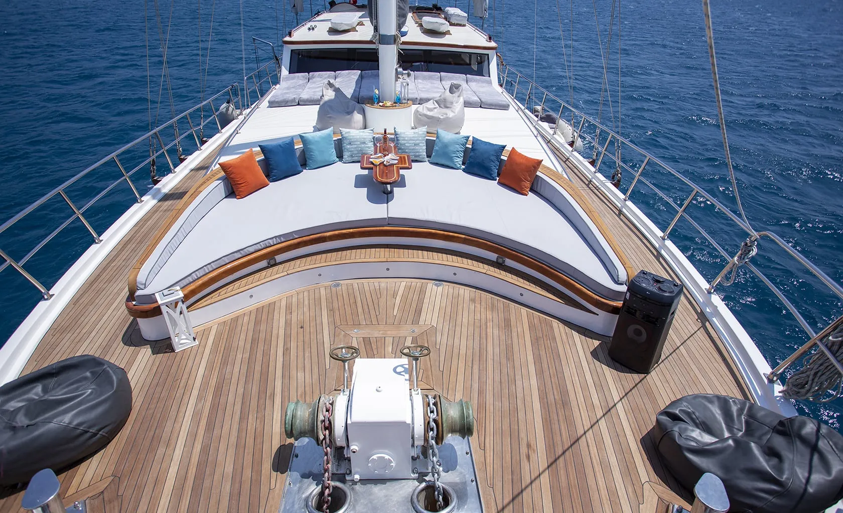 DIVA DENIZ Bow deck