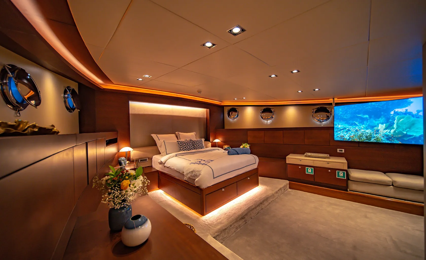 DOUBLE EAGLE Master cabin