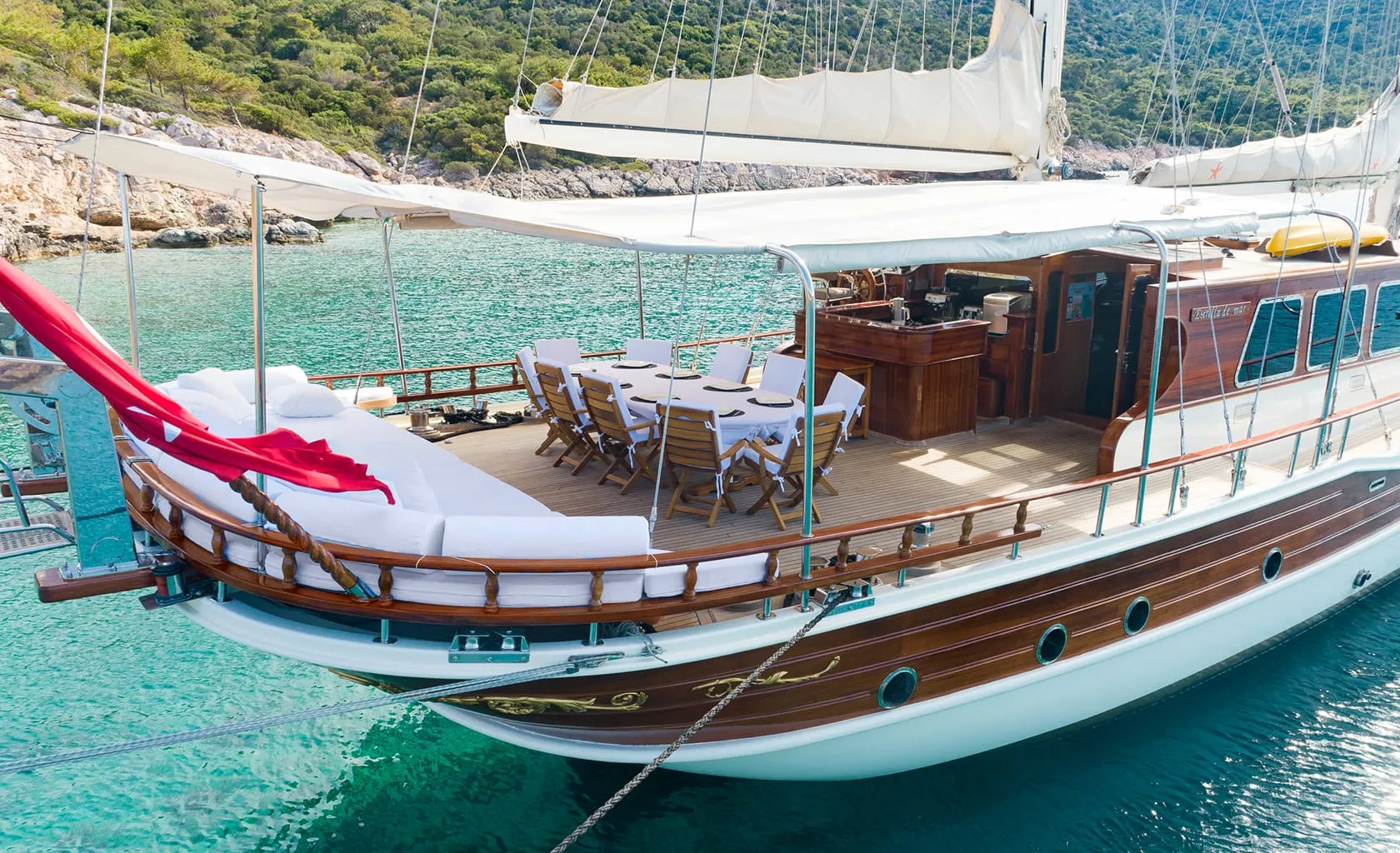 ESTRELLA DE MAR Aft deck