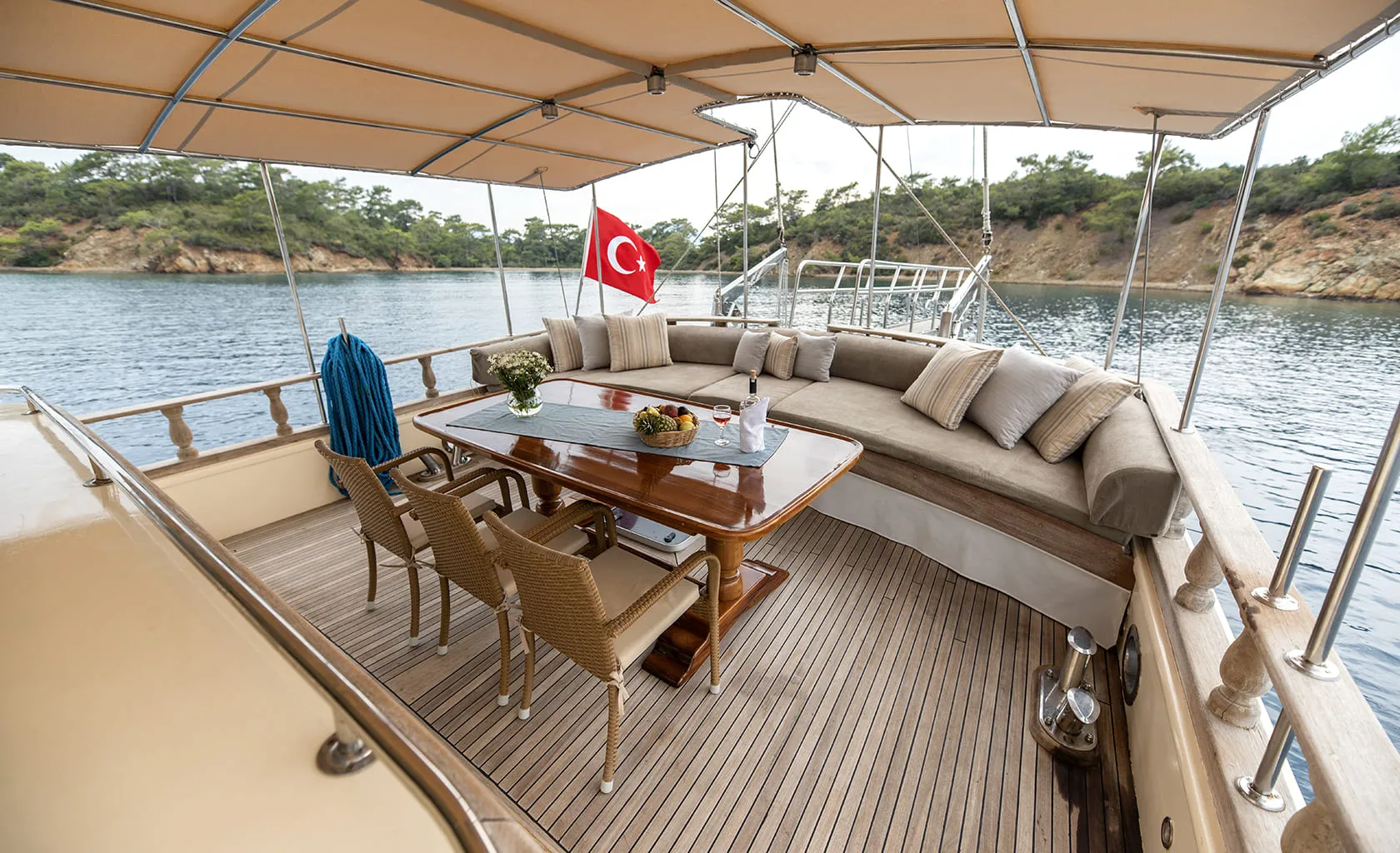 FARALYA Aft deck