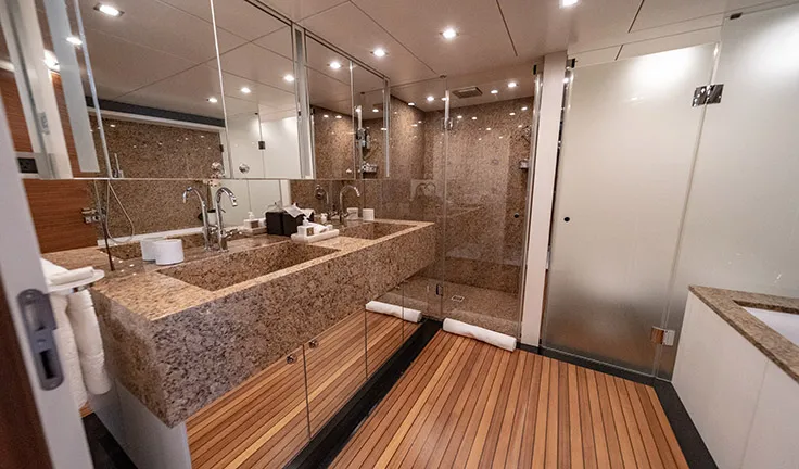 SEA AXIS Master suite bathroom