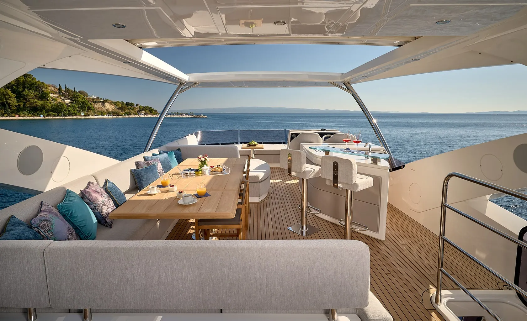 HIDEAWAY Flybridge