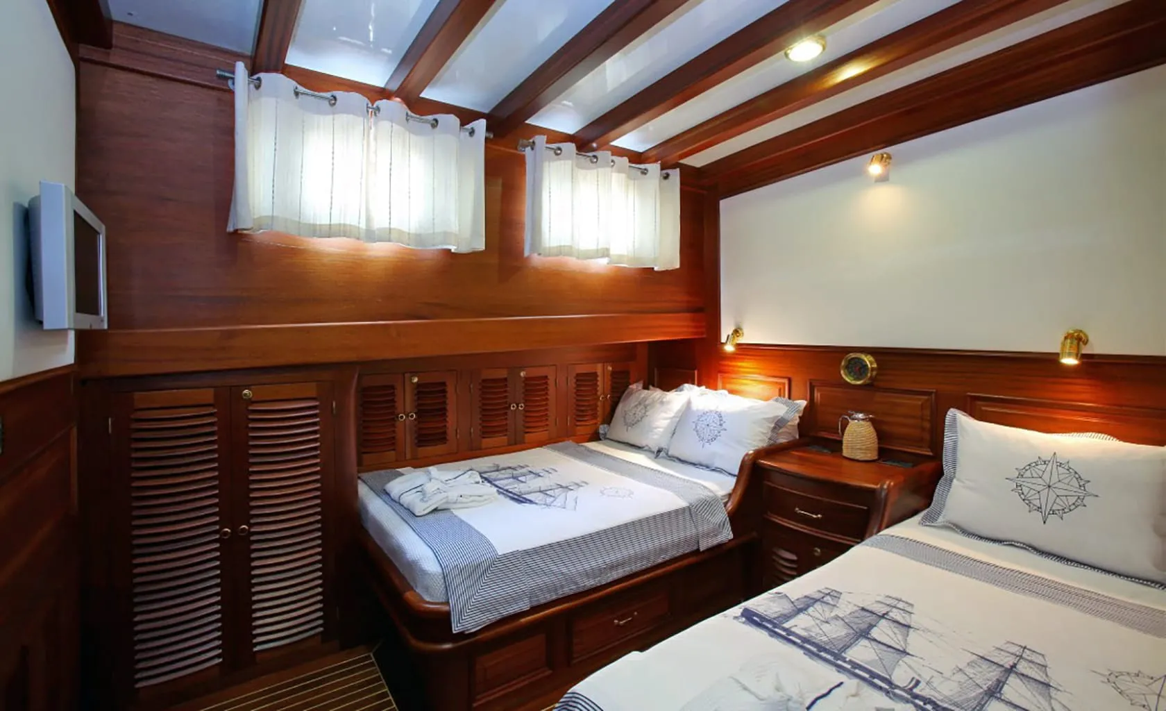 KAYA GUNERI 4 Twin cabin