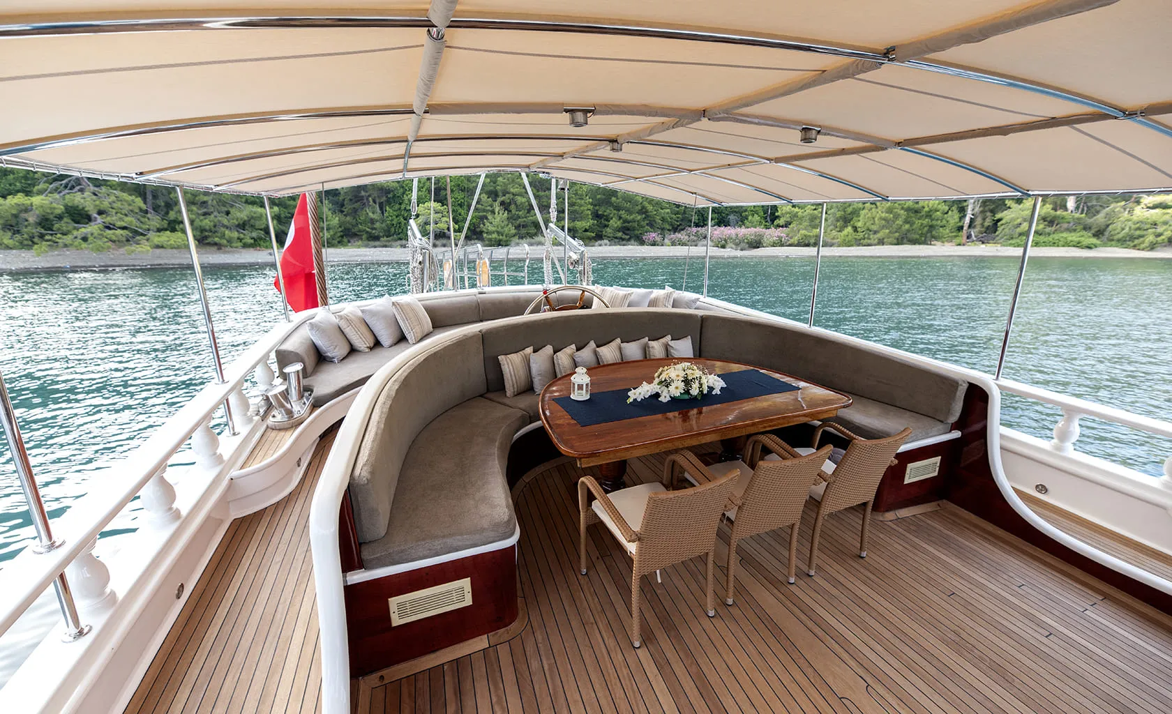 KAYHAN 5 Aft deck