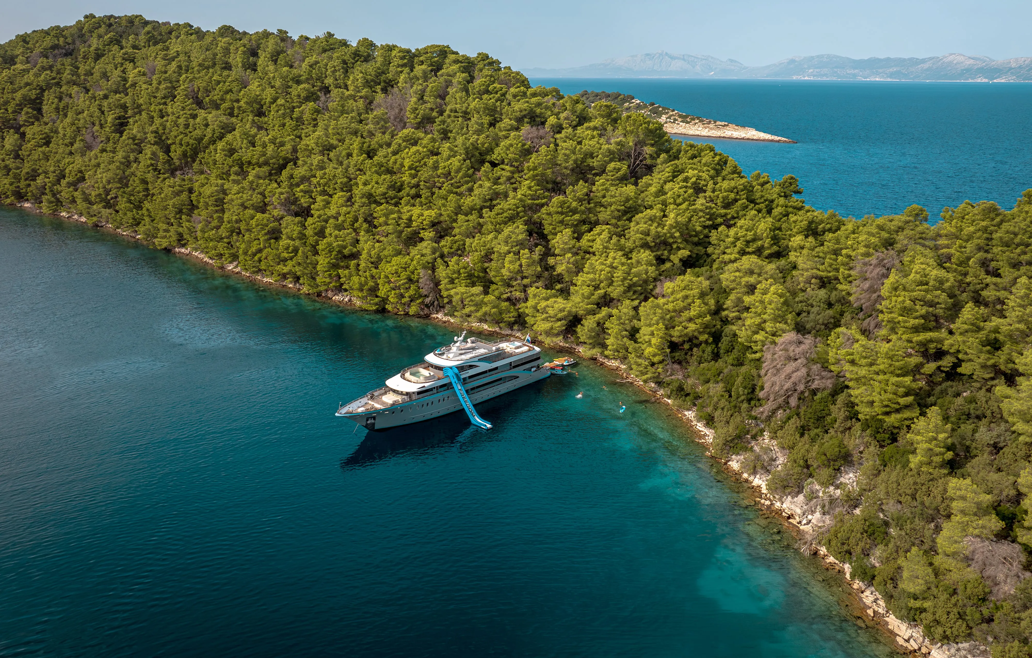 Meet DS Yacht Freedom’s Exceptional Crew