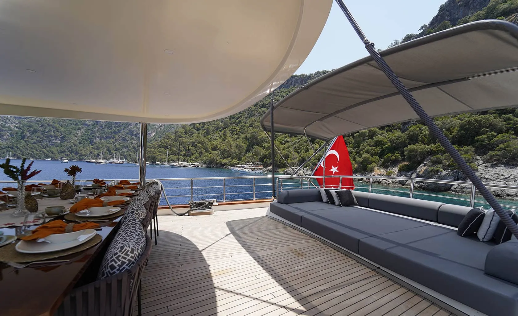 QUEEN OF MAKRI Aft deck