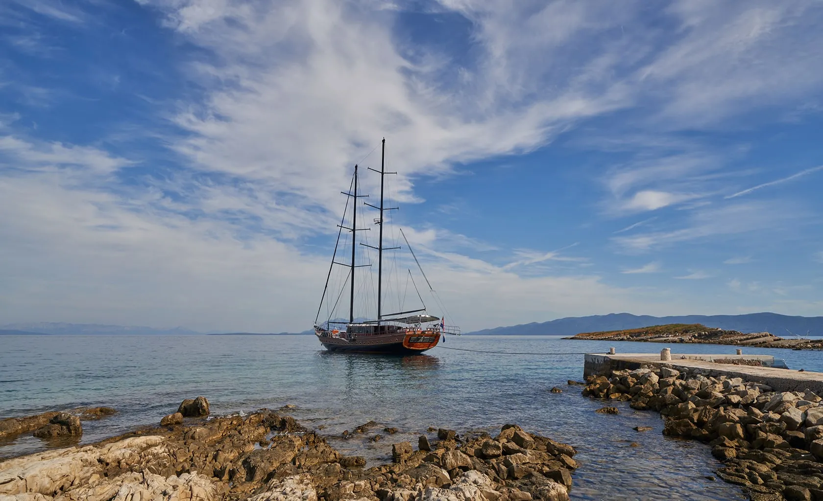 STELLA MARIS Anchored