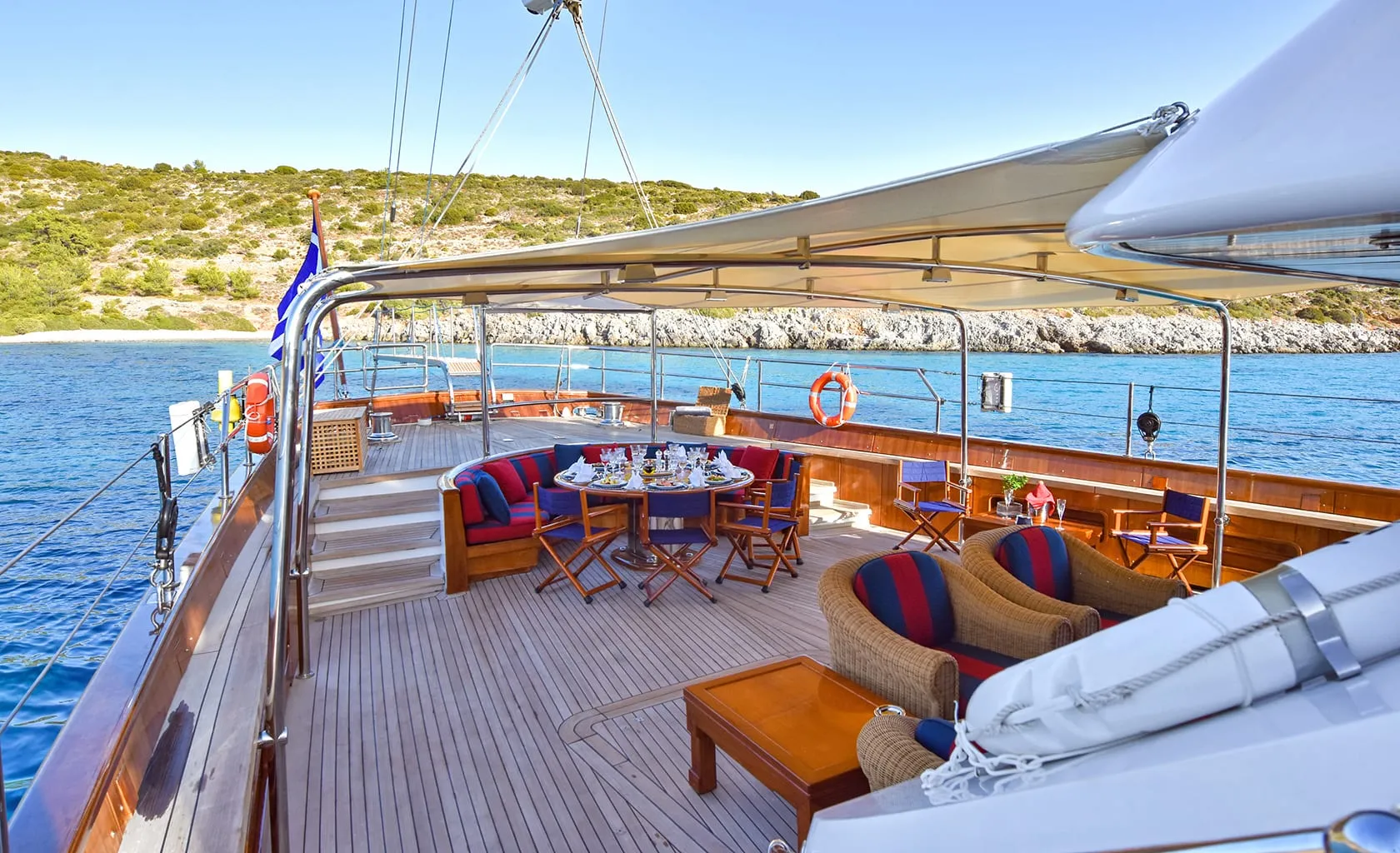 TAMARITA Aft deck